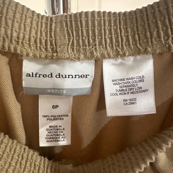 Alfred Dunner Size 6P Tan Pull On Pants LIKE NEW - Picture 5 of 5